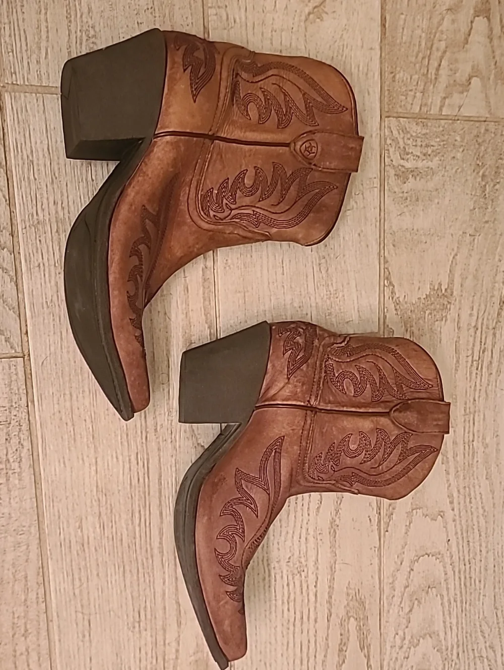 Beauriful Brown Ariat Leather Western Cowboy Boots In A Size 9.5! - Picture 3 of 7